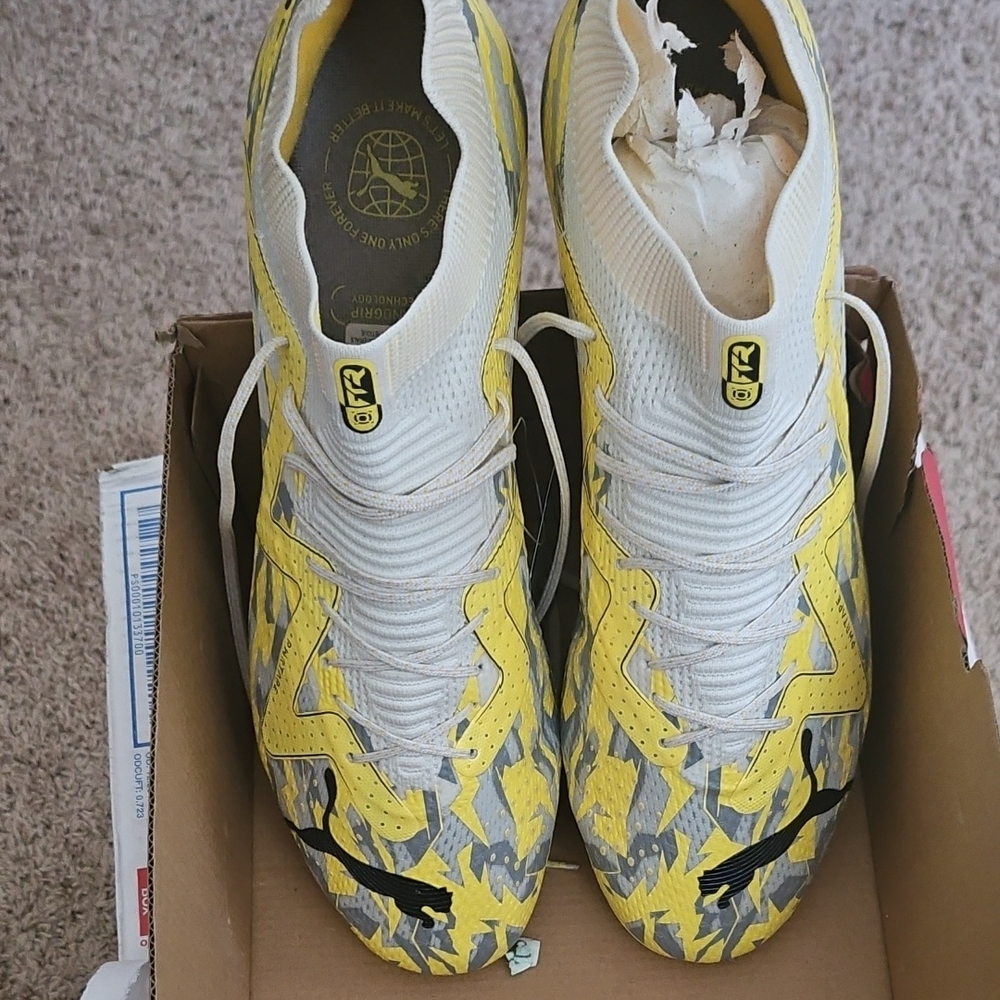 Soccer PUMA Future Ultimate SG Voltage Yellow and Gray Cleats